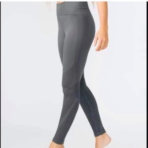 Zyia Active Grey Grid Performance Hi Rise Legging size small